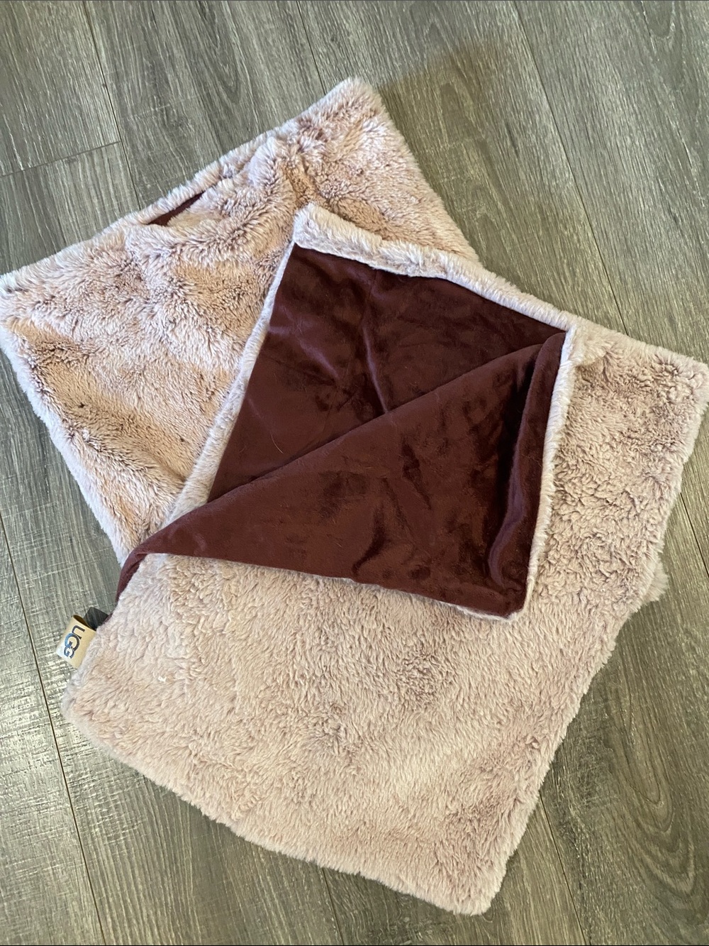 UGG Reversible Plush Pillow Cases Blush & Wine - set of 2